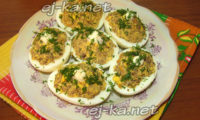 Яйца, фаршированные печенью с морковью и луком