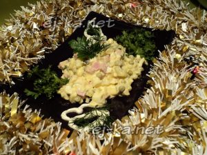 Праздничный салат «Оливье» с колбасой