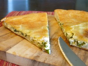 Осетинский пирог с сыром и зеленью с зеленью