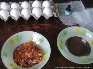 мраморные яйца на Пасху с красителем