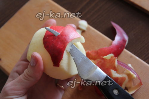 чистим яблоки