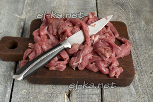 Нарезать мясо
