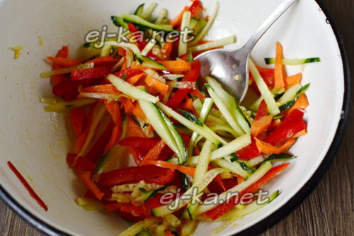 овощи в тарелке