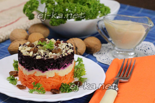 салат "любовница" с грецким орехом, свеклой, морковью и изюмом