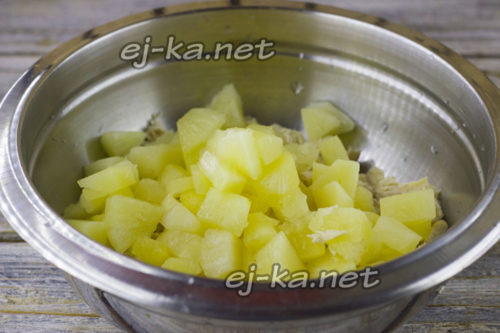 нарезать ананас