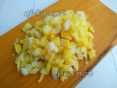картофель нарезать