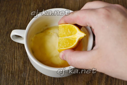 добавить лимонный сок