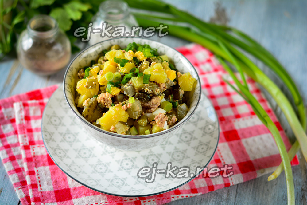 Салат из печени трески с горошком — рецепт с фото пошагово
