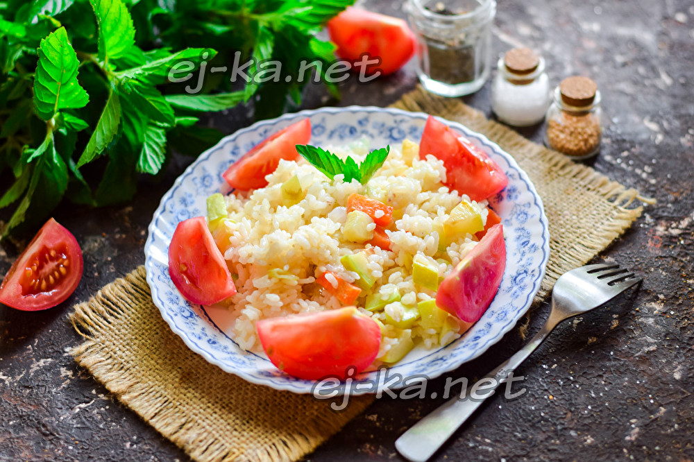 тушеные кабачки с рисом и овощами