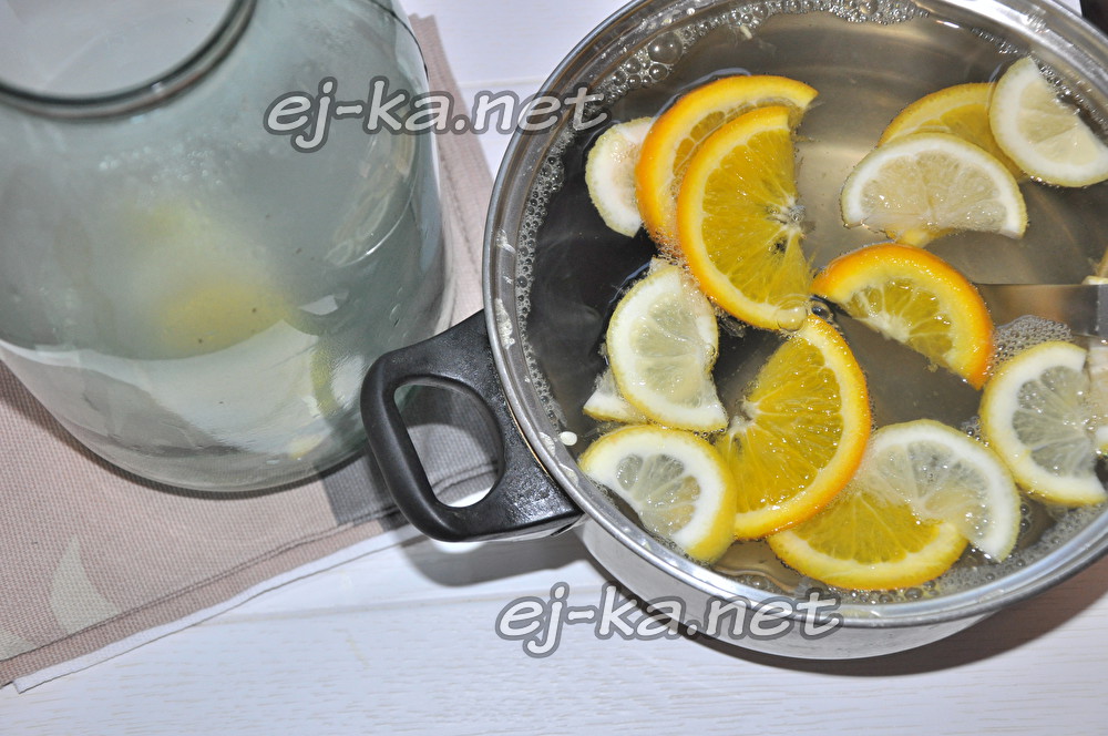 Сок березовый с лимоном на 3 литровую. Березовый сок с лимоном. Берёзовый сок с лимонной кислотой. Банка с лимонами 3 литровая. Березовый сок с апельсином.