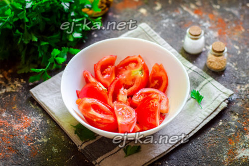 нарезанные помидоры 