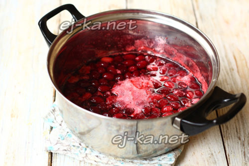 варить ягоды в сиропе