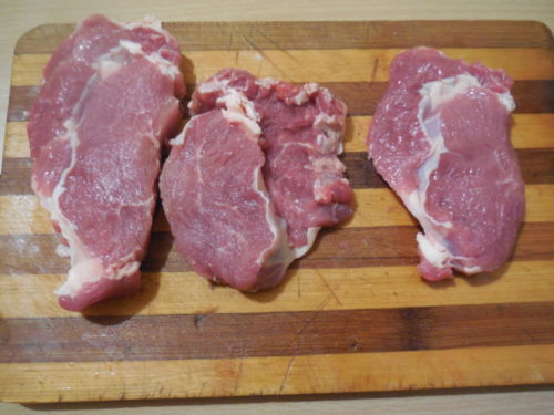 порезать мясо