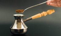 Какая турка для кофе лучше: советы по выбору с учетом материалов и прочих характеристик