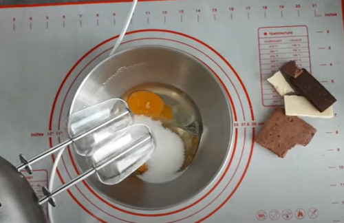 Взбить яйца