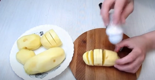 Надрезать картофель