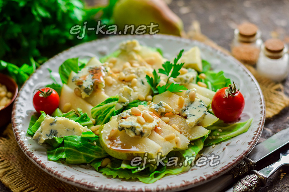 Салат с кедровыми орешками и рукколой и Салат с рукколой, черри, кедровыми орешками и сыром