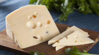 Как приготовить сыр маасдам своими руками, лучшие рецепты для домашнего изготовления и полезные советы
