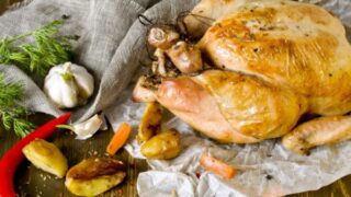 Как приготовить курицу в духовке целиком с хрустящей корочкой